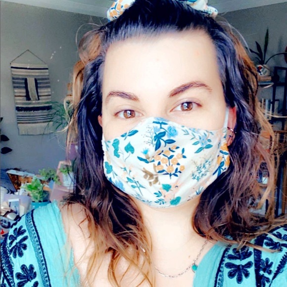 Friends Central Perk Face Mask - Picture 3 of 3